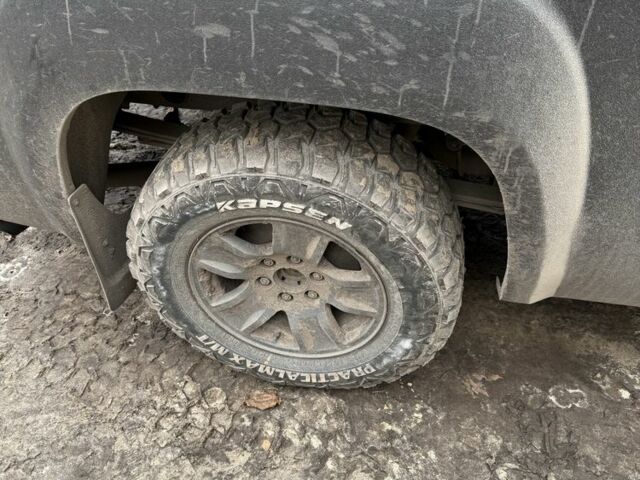 Черный ДжиЭмСи Сиерра, объемом двигателя 5.3 л и пробегом 335 тыс. км за 8184 $, фото 3 на Automoto.ua