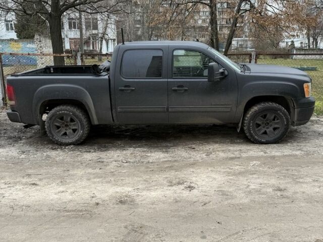 Черный ДжиЭмСи Сиерра, объемом двигателя 5.3 л и пробегом 335 тыс. км за 7929 $, фото 2 на Automoto.ua