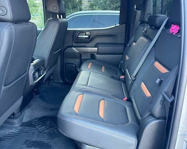 ДжиЭмСи Сиерра 2021 в Киеве на Automoto.ua Серый ДжиЭмСи Сиерра, объемом двигателя 6.16 л и пробегом 30 тыс. км за 59000 $, фото 3 на Automoto.ua