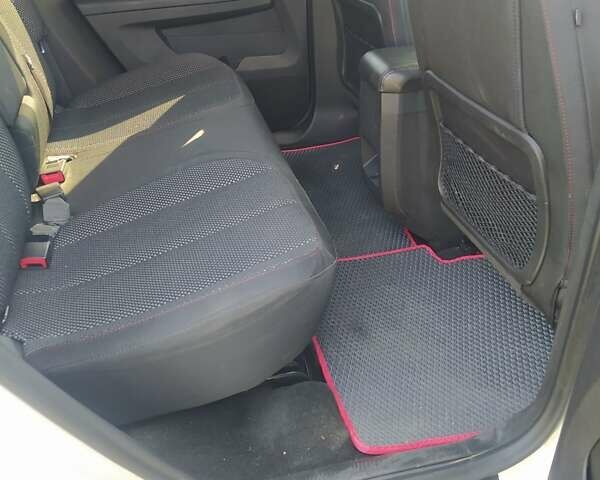 Белый ДжиЭмСи Террейн, объемом двигателя 2.38 л и пробегом 62 тыс. км за 15500 $, фото 6 на Automoto.ua