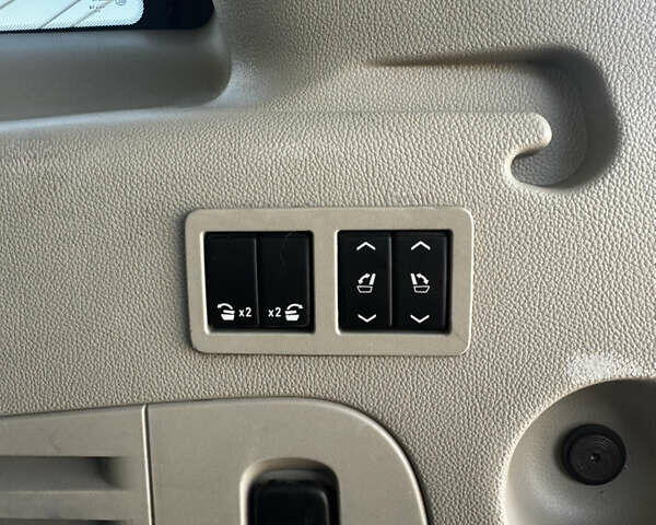 Белый ДжиЭмСи Юкон, объемом двигателя 6.16 л и пробегом 170 тыс. км за 28000 $, фото 27 на Automoto.ua