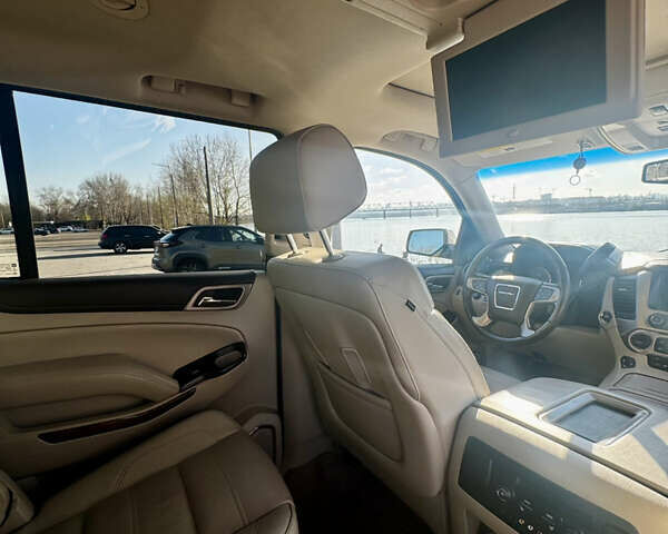 Белый ДжиЭмСи Юкон, объемом двигателя 6.16 л и пробегом 170 тыс. км за 28000 $, фото 10 на Automoto.ua