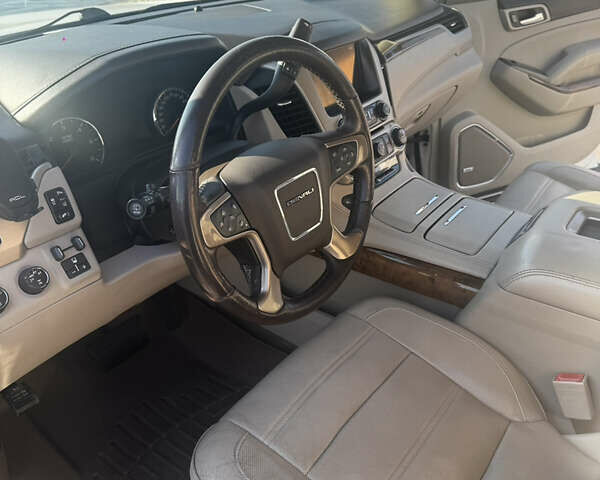 Белый ДжиЭмСи Юкон, объемом двигателя 6.16 л и пробегом 170 тыс. км за 28000 $, фото 13 на Automoto.ua