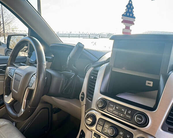 Белый ДжиЭмСи Юкон, объемом двигателя 6.16 л и пробегом 170 тыс. км за 28000 $, фото 5 на Automoto.ua