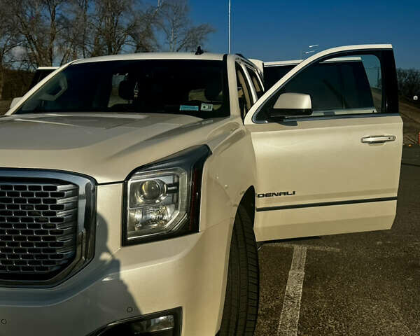 Белый ДжиЭмСи Юкон, объемом двигателя 6.16 л и пробегом 170 тыс. км за 28000 $, фото 24 на Automoto.ua