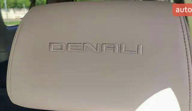 Белый ДжиЭмСи Юкон, объемом двигателя 6.16 л и пробегом 195 тыс. км за 25000 $, фото 4 на Automoto.ua