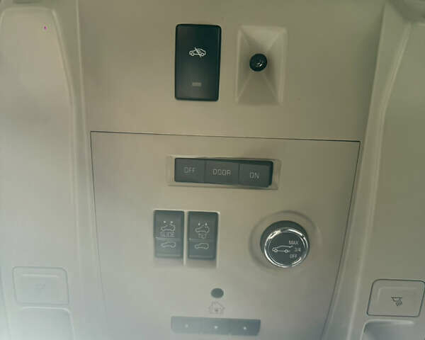 Белый ДжиЭмСи Юкон, объемом двигателя 6.16 л и пробегом 170 тыс. км за 28000 $, фото 29 на Automoto.ua