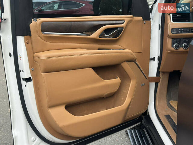 Білий ДжіЕмСі Yukon, об'ємом двигуна 6.16 л та пробігом 3 тис. км за 240000 $, фото 5 на Automoto.ua