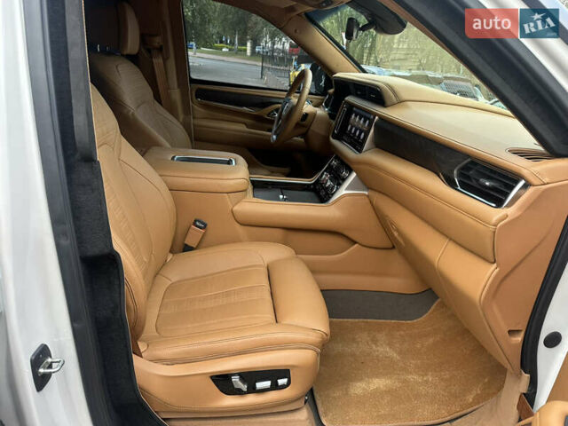 Білий ДжіЕмСі Yukon, об'ємом двигуна 6.16 л та пробігом 3 тис. км за 240000 $, фото 25 на Automoto.ua