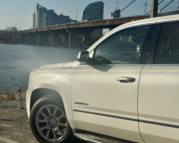 Бежевый ДжиЭмСи Юкон, объемом двигателя 6.2 л и пробегом 172 тыс. км за 25500 $, фото 3 на Automoto.ua