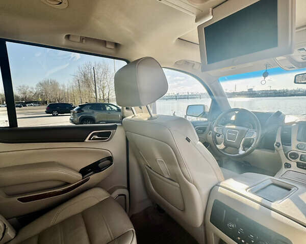 Бежевый ДжиЭмСи Юкон, объемом двигателя 6.2 л и пробегом 172 тыс. км за 25500 $, фото 15 на Automoto.ua