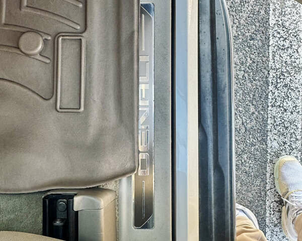 Бежевый ДжиЭмСи Юкон, объемом двигателя 6.2 л и пробегом 172 тыс. км за 25500 $, фото 8 на Automoto.ua