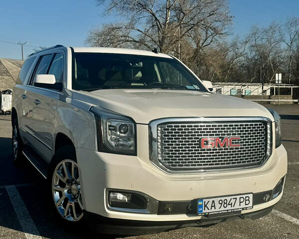 Бежевый ДжиЭмСи Юкон, объемом двигателя 6.2 л и пробегом 172 тыс. км за 25500 $, фото 6 на Automoto.ua