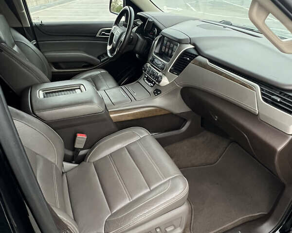 Чорний ДжіЕмСі Yukon, об'ємом двигуна 6.16 л та пробігом 129 тис. км за 25999 $, фото 6 на Automoto.ua