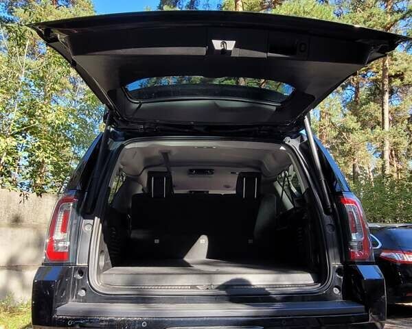 Черный ДжиЭмСи Юкон, объемом двигателя 5.33 л и пробегом 101 тыс. км за 50000 $, фото 2 на Automoto.ua