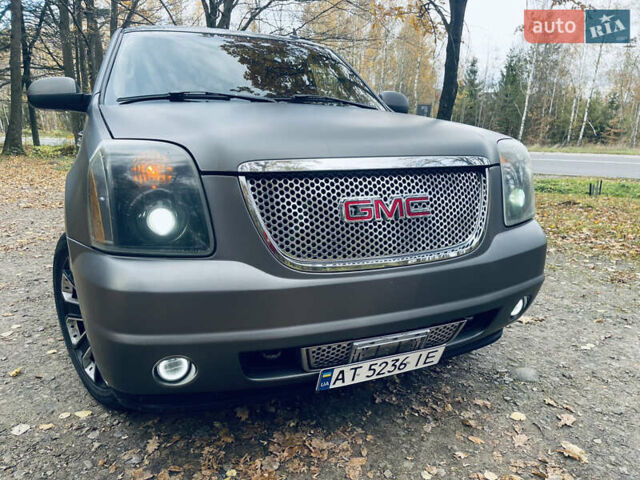ДжиЭмСи Юкон 2006 в Ивано-Франковске на Automoto.ua Серый ДжиЭмСи Юкон, объемом двигателя 6.16 л и пробегом 236 тыс. км за 15000 $, фото 2 на Automoto.ua