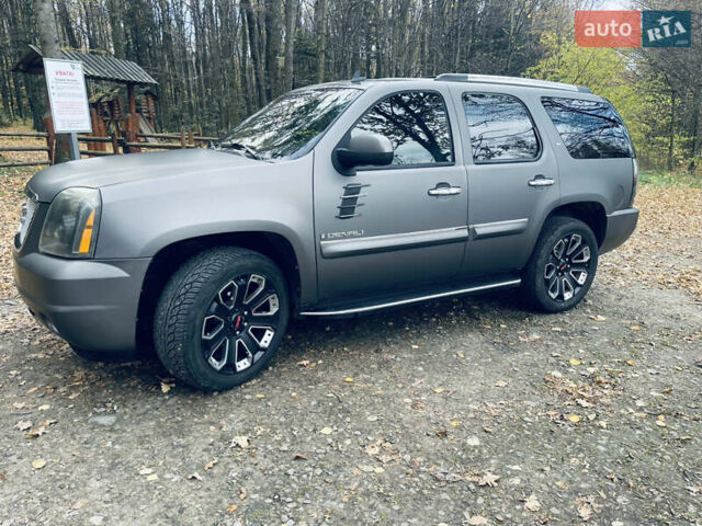 Серый ДжиЭмСи Юкон, объемом двигателя 6.2 л и пробегом 236 тыс. км за 13500 $, фото 29 на Automoto.ua