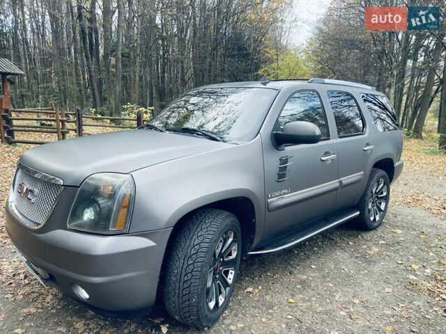 Серый ДжиЭмСи Юкон, объемом двигателя 6.2 л и пробегом 236 тыс. км за 13500 $, фото 8 на Automoto.ua