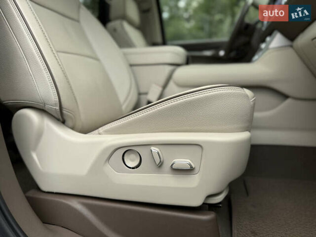 Сірий ДжіЕмСі Yukon, об'ємом двигуна 6.16 л та пробігом 30 тис. км за 83500 $, фото 87 на Automoto.ua