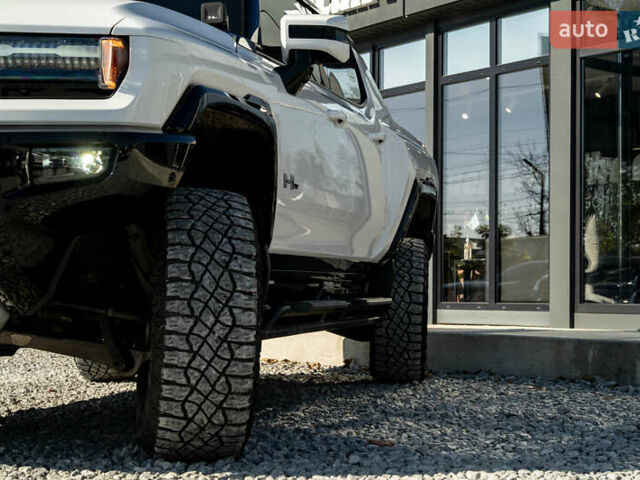 Белый ДжиЭмСи Hummer EV, объемом двигателя 0 л и пробегом 20 тыс. км за 107900 $, фото 17 на Automoto.ua