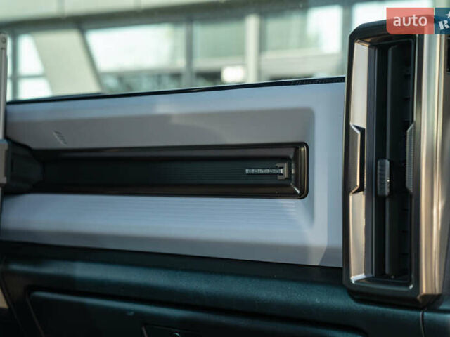 ДжіЕмСі Hummer EV 2023 у Чернівцях на Automoto.ua Білий ДжіЕмСі Hummer EV, об'ємом двигуна 0 л та пробігом 20 тис. км за 107900 $, фото 55 на Automoto.ua