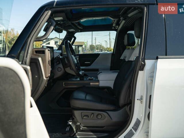 ДжіЕмСі Hummer EV 2023 у Чернівцях на Automoto.ua Білий ДжіЕмСі Hummer EV, об'ємом двигуна 0 л та пробігом 20 тис. км за 107900 $, фото 33 на Automoto.ua