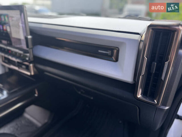 Белый ДжиЭмСи Hummer EV, объемом двигателя 0 л и пробегом 16 тыс. км за 130000 $, фото 19 на Automoto.ua