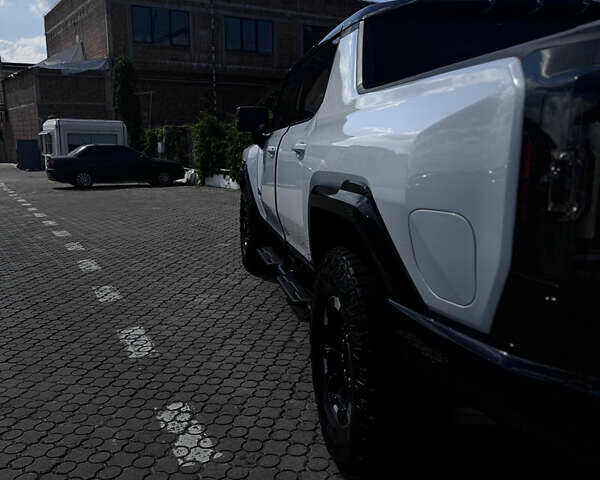Белый ДжиЭмСи Hummer EV, объемом двигателя 0 л и пробегом 16 тыс. км за 130000 $, фото 12 на Automoto.ua
