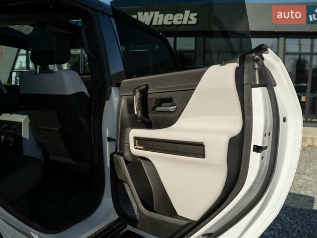Белый ДжиЭмСи Hummer EV, объемом двигателя 0 л и пробегом 20 тыс. км за 107900 $, фото 66 на Automoto.ua
