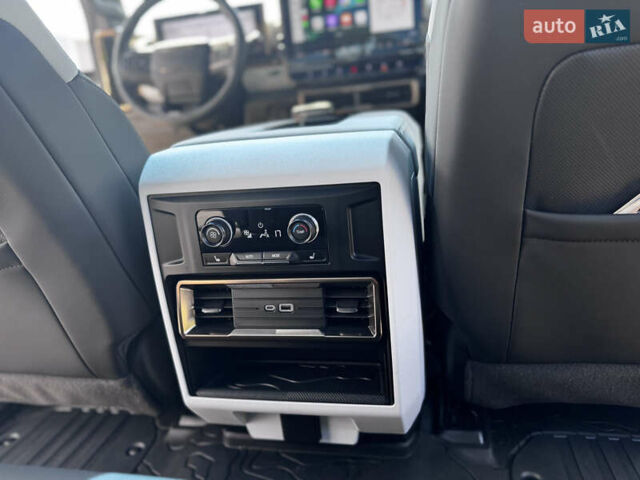 Белый ДжиЭмСи Hummer EV, объемом двигателя 0 л и пробегом 16 тыс. км за 130000 $, фото 16 на Automoto.ua