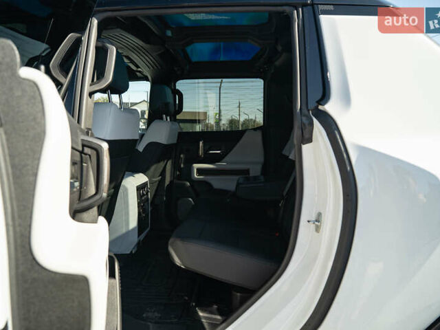 ДжіЕмСі Hummer EV 2023 у Чернівцях на Automoto.ua Білий ДжіЕмСі Hummer EV, об'ємом двигуна 0 л та пробігом 20 тис. км за 107900 $, фото 60 на Automoto.ua