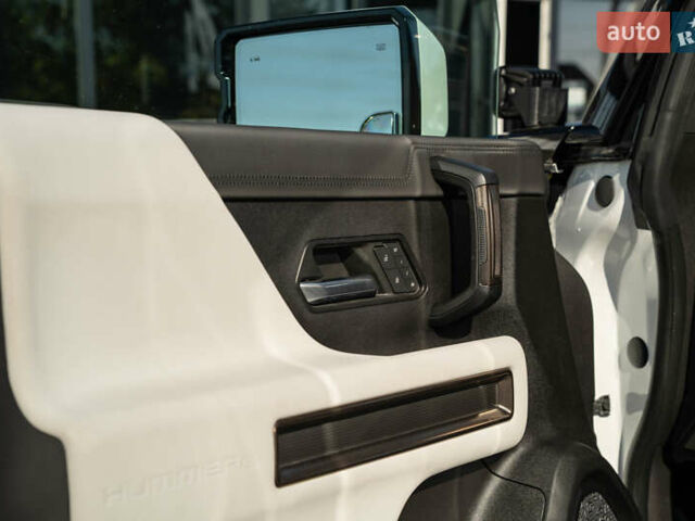 Белый ДжиЭмСи Hummer EV, объемом двигателя 0 л и пробегом 20 тыс. км за 107900 $, фото 63 на Automoto.ua