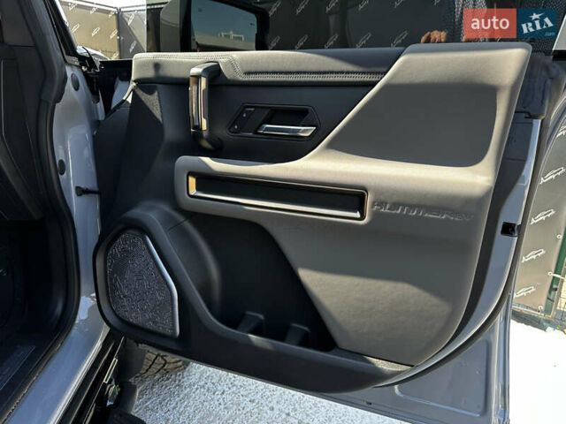 Серый ДжиЭмСи Hummer EV, объемом двигателя 0 л и пробегом 7 тыс. км за 99000 $, фото 10 на Automoto.ua