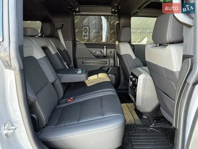 Серый ДжиЭмСи Hummer EV, объемом двигателя 0 л и пробегом 7 тыс. км за 99000 $, фото 18 на Automoto.ua
