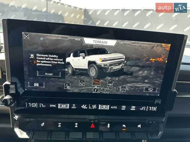 Серый ДжиЭмСи Hummer EV, объемом двигателя 0 л и пробегом 7 тыс. км за 99000 $, фото 13 на Automoto.ua