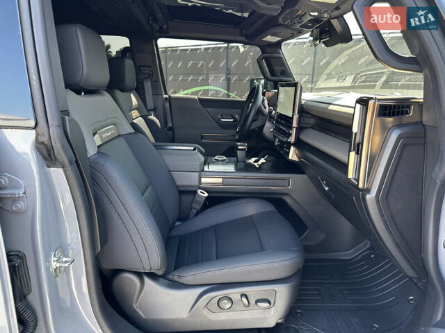 Серый ДжиЭмСи Hummer EV, объемом двигателя 0 л и пробегом 7 тыс. км за 99000 $, фото 6 на Automoto.ua