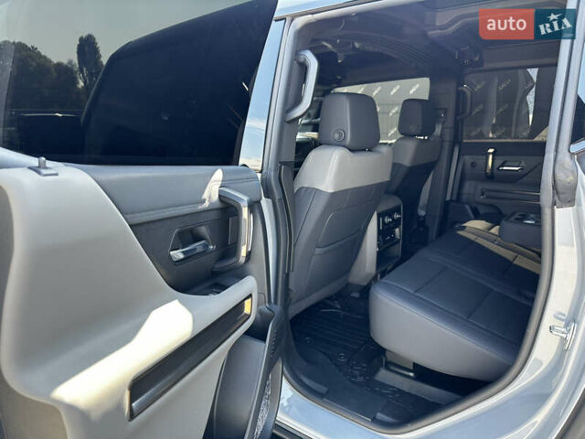 Серый ДжиЭмСи Hummer EV, объемом двигателя 0 л и пробегом 7 тыс. км за 99000 $, фото 34 на Automoto.ua