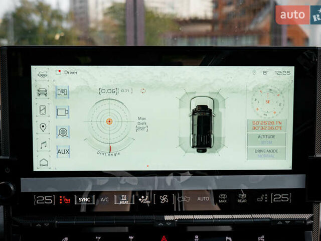 Синий ДжиЭмСи Hummer EV, объемом двигателя 0 л и пробегом 1 тыс. км за 150000 $, фото 39 на Automoto.ua