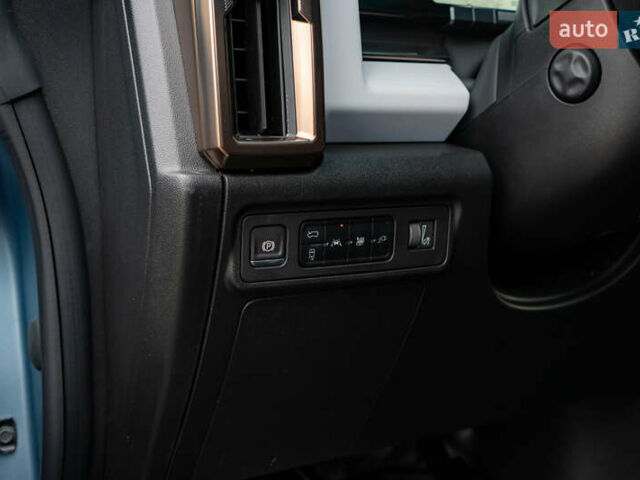 Синий ДжиЭмСи Hummer EV, объемом двигателя 0 л и пробегом 1 тыс. км за 150000 $, фото 35 на Automoto.ua