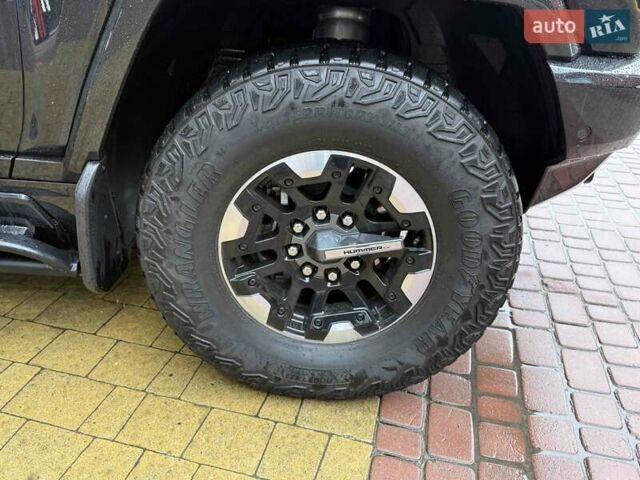 Чорний ДжіЕмСі Hummer EV SUV, об'ємом двигуна 0 л та пробігом 11 тис. км за 103900 $, фото 6 на Automoto.ua