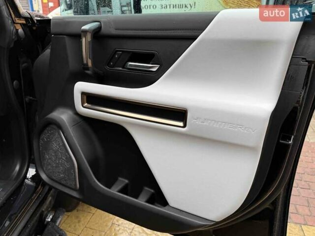 Чорний ДжіЕмСі Hummer EV SUV, об'ємом двигуна 0 л та пробігом 11 тис. км за 103900 $, фото 63 на Automoto.ua