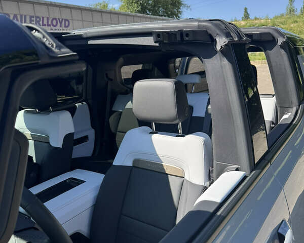 Серый ДжиЭмСи Hummer EV SUV, объемом двигателя 0 л и пробегом 3 тыс. км за 105000 $, фото 17 на Automoto.ua