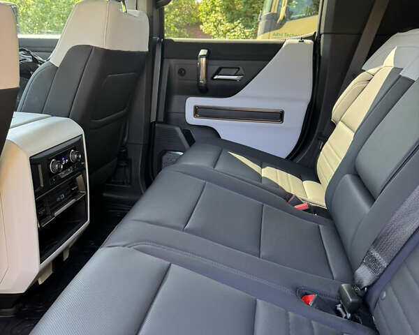 Серый ДжиЭмСи Hummer EV SUV, объемом двигателя 0 л и пробегом 3 тыс. км за 105000 $, фото 14 на Automoto.ua