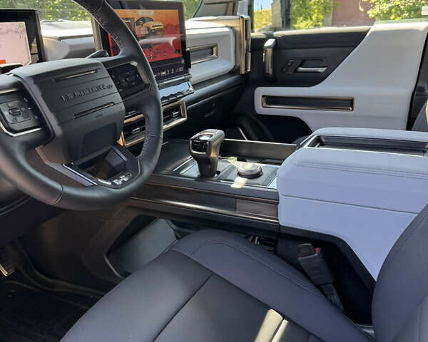 Серый ДжиЭмСи Hummer EV SUV, объемом двигателя 0 л и пробегом 3 тыс. км за 105000 $, фото 11 на Automoto.ua
