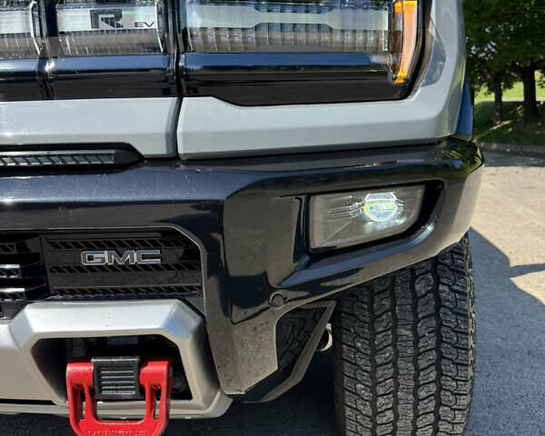 Серый ДжиЭмСи Hummer EV SUV, объемом двигателя 0 л и пробегом 3 тыс. км за 105000 $, фото 8 на Automoto.ua