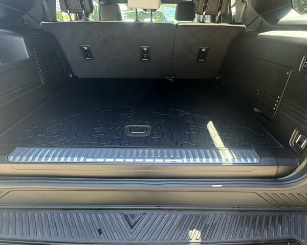 Серый ДжиЭмСи Hummer EV SUV, объемом двигателя 0 л и пробегом 3 тыс. км за 105000 $, фото 15 на Automoto.ua