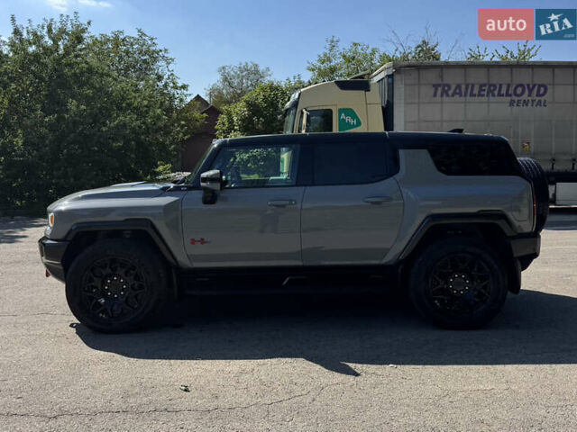 Серый ДжиЭмСи Hummer EV SUV, объемом двигателя 0 л и пробегом 3 тыс. км за 105000 $, фото 6 на Automoto.ua