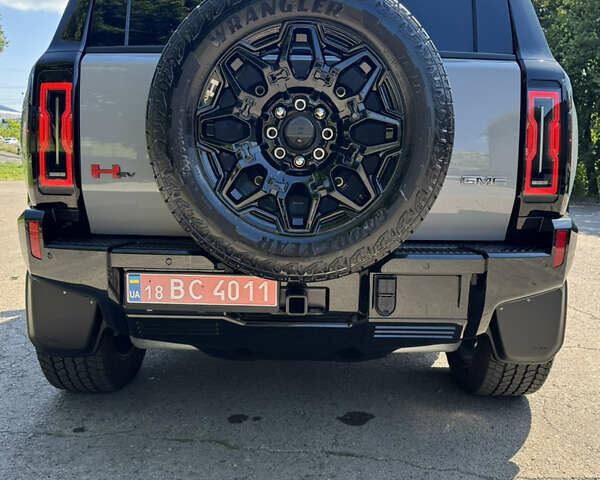 Серый ДжиЭмСи Hummer EV SUV, объемом двигателя 0 л и пробегом 3 тыс. км за 105000 $, фото 4 на Automoto.ua