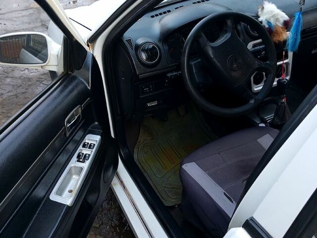 Белый Джили ЦК, объемом двигателя 1.5 л и пробегом 0 тыс. км за 1100 $, фото 2 на Automoto.ua