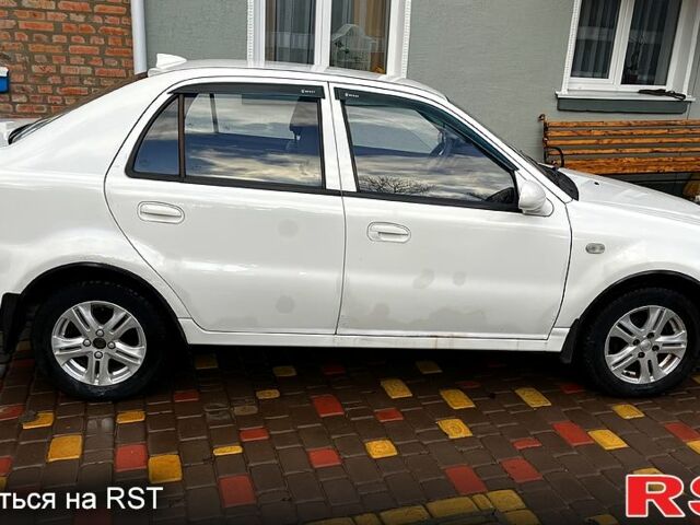 Белый Джили ЦК, объемом двигателя 1.5 л и пробегом 106 тыс. км за 1500 $, фото 4 на Automoto.ua